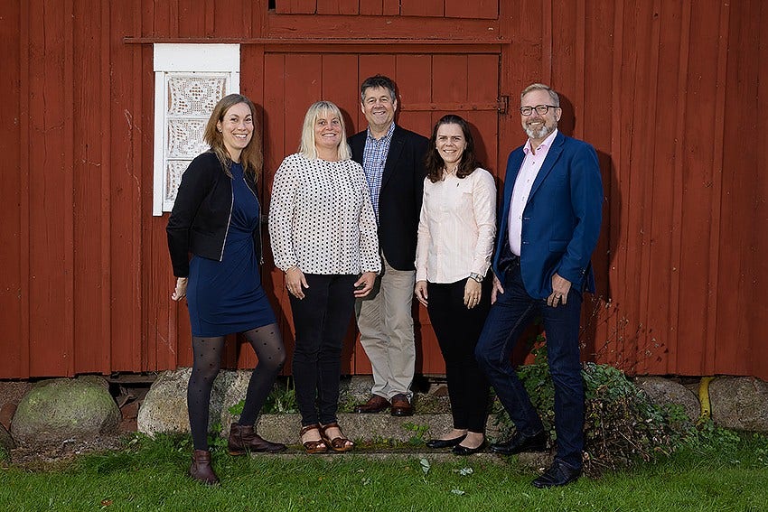 Bild på personer som jobbar med företagskunder på Lekebergs Spabank